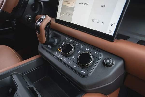 2025 LAND ROVER DEFENDER P635 OCTA | GCC 5 YEARS WARRANTY | 635 HP | HIGH SPEC |