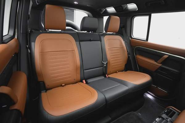 2025 LAND ROVER DEFENDER P635 OCTA | GCC 5 YEARS WARRANTY | 635 HP | HIGH SPEC |