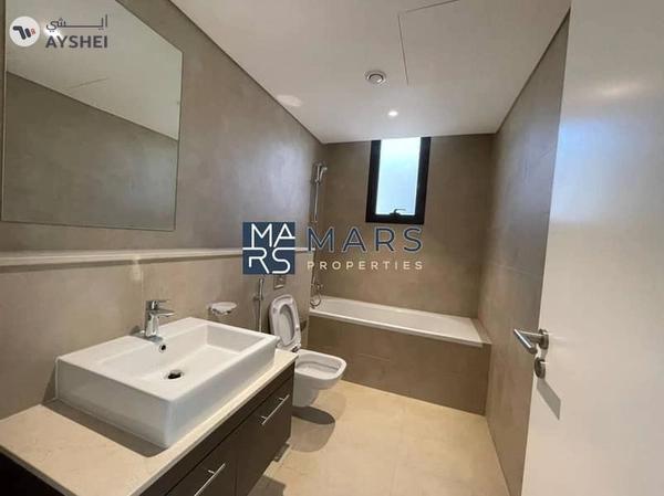 🌟 Luxurious 5-Bedroom Signature Villa for Sale in Nasma Residence