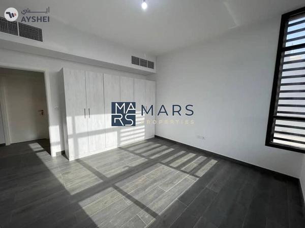 🌟 Luxurious 5-Bedroom Signature Villa for Sale in Nasma Residence