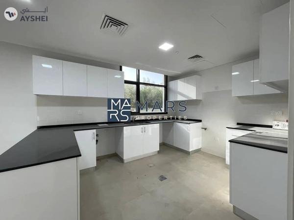 🌟 Luxurious 5-Bedroom Signature Villa for Sale in Nasma Residence