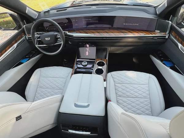 !! 2025 !! CADILLAC | ESCALADE | SPORT PLATINUM | GCC | UNDER WARRANTY AND SERVICE CONTRACT