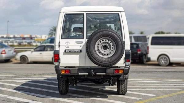 Toyota Land Cruiser LAND CRUISER HARDTOP 3DOOR 4.5L V8