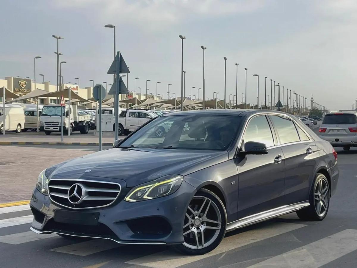 Mercedes E300 GCC full option accident free excellent condition-0-0
