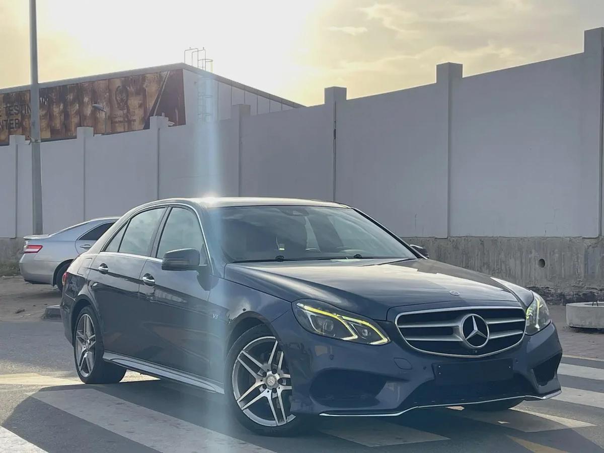 Mercedes E300 GCC full option accident free excellent condition-2-2