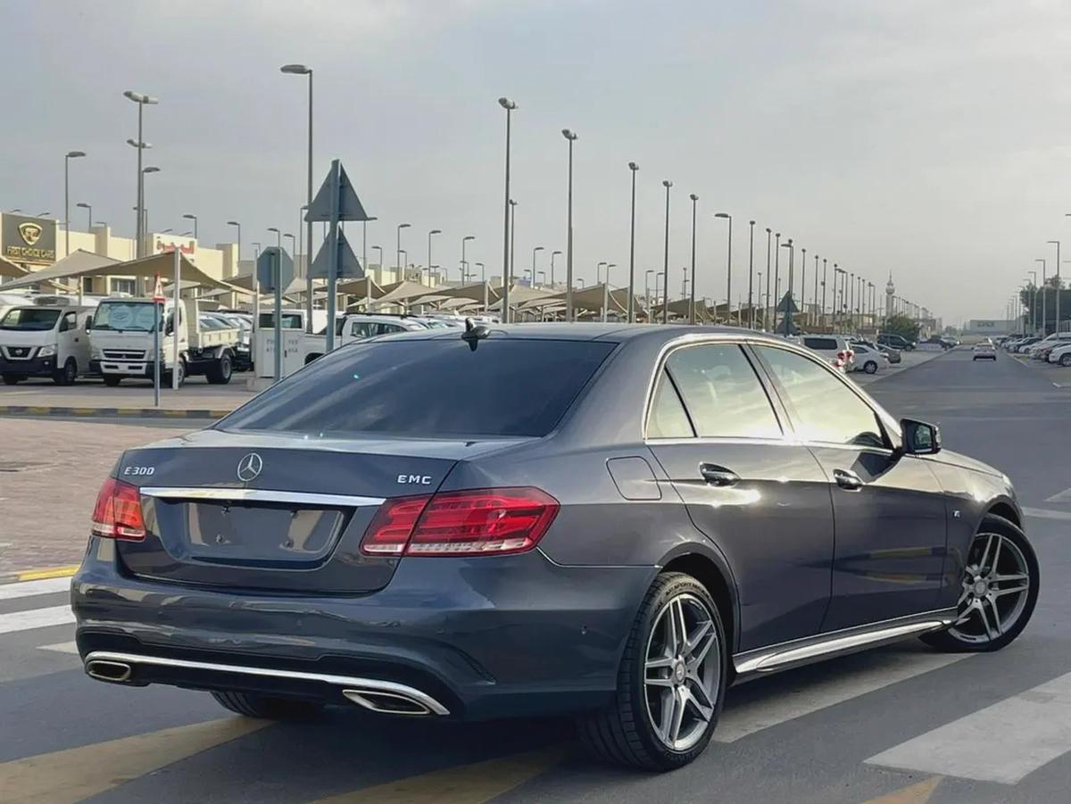 Mercedes E300 GCC full option accident free excellent condition-3-3