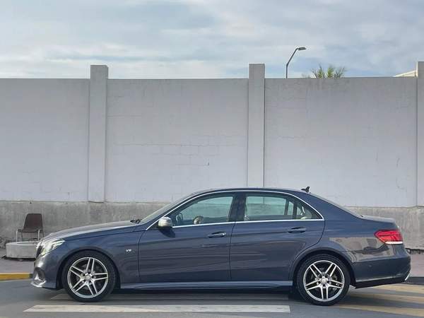 Mercedes E300 GCC full option accident free excellent condition
