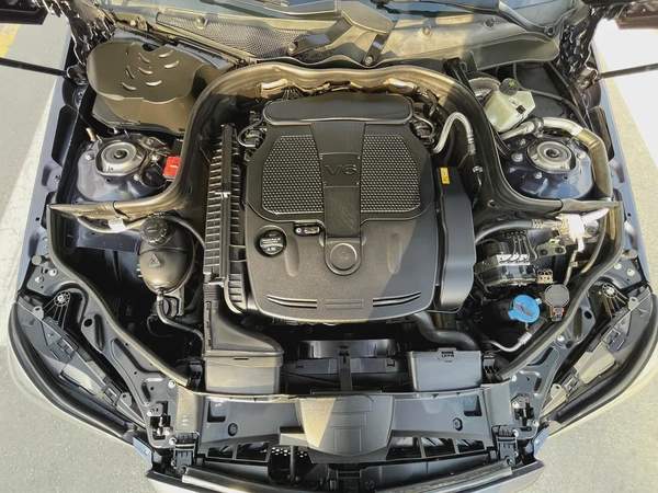 Mercedes E300 GCC full option accident free excellent condition