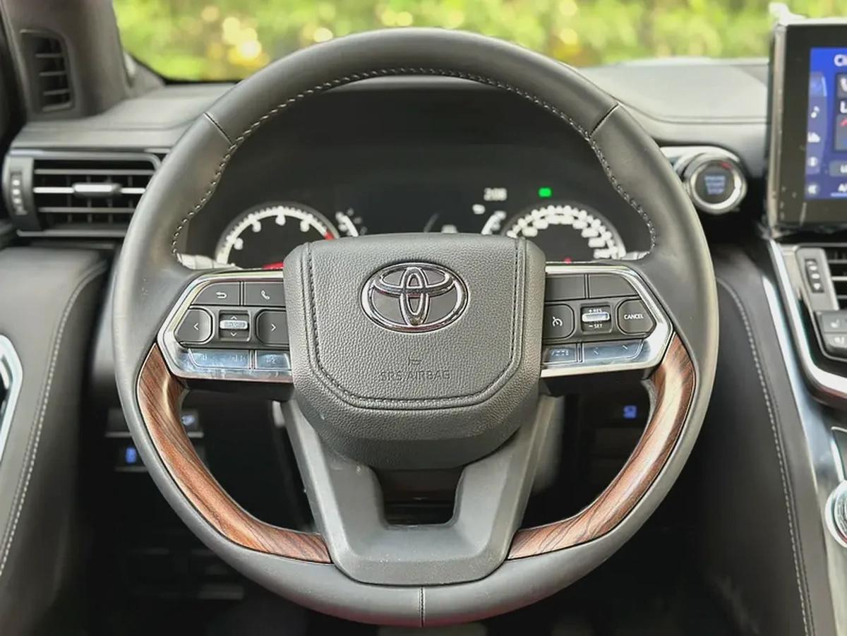 Toyota Land Cruiser VXR-7-7