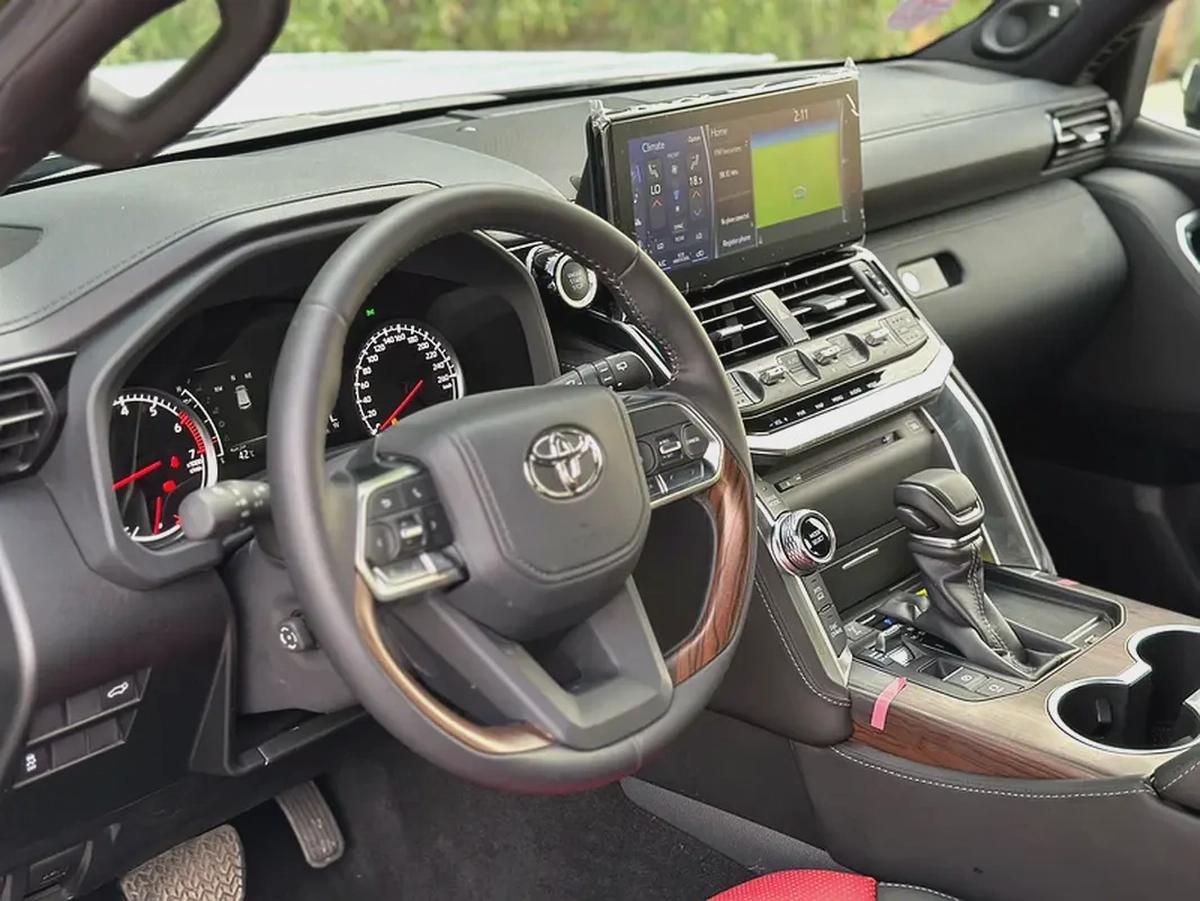 Toyota Land Cruiser VXR-8-8