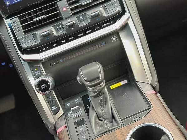 Toyota Land Cruiser VXR