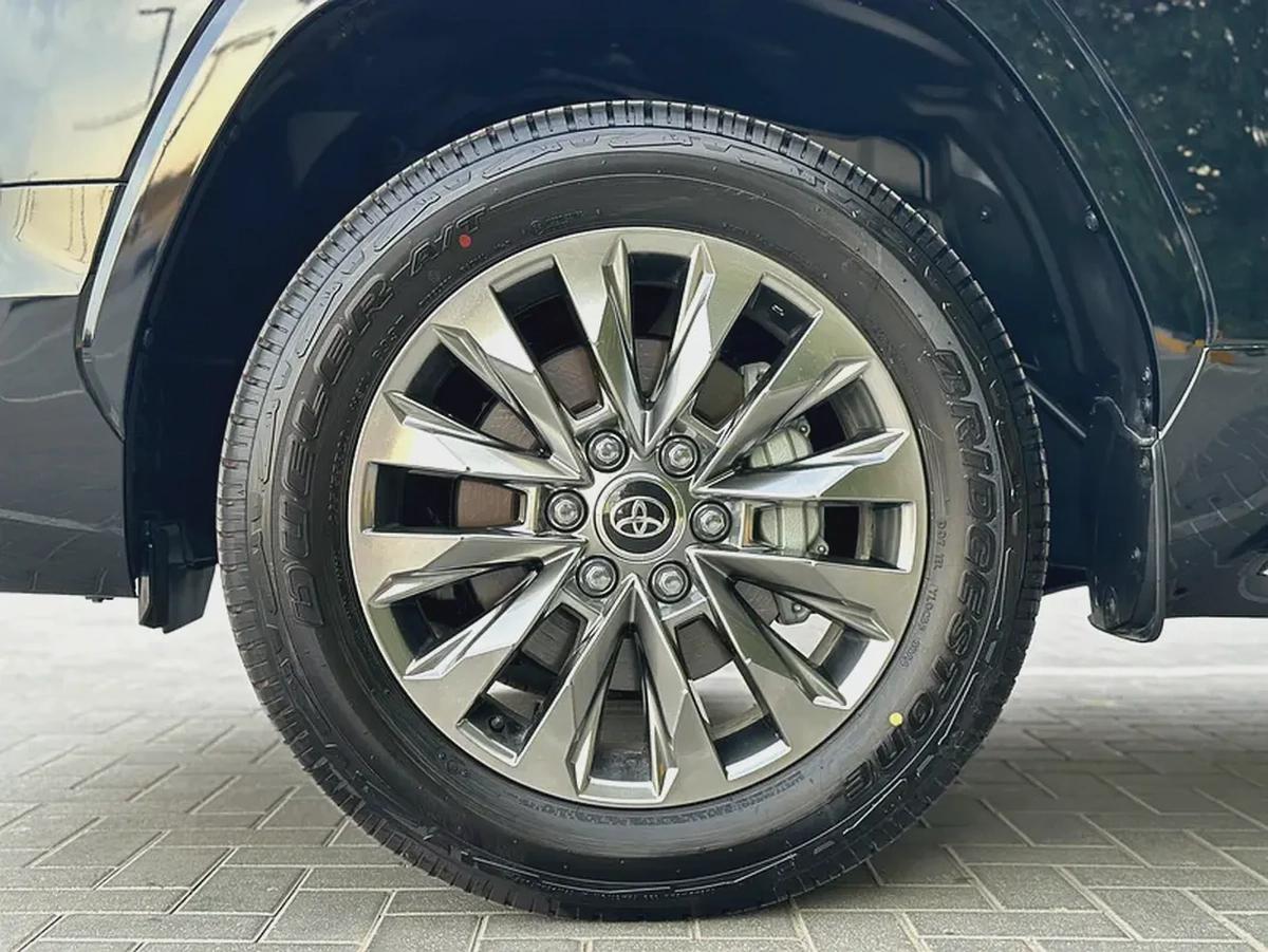 Toyota Land Cruiser VXR-17-17