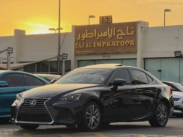 لكزس IS300 موديل 2019 خليجى فل اوبشن بحاله الوكاله