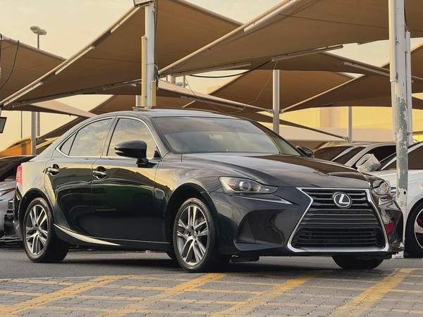 لكزس IS300 موديل 2019 خليجى فل اوبشن بحاله الوكاله