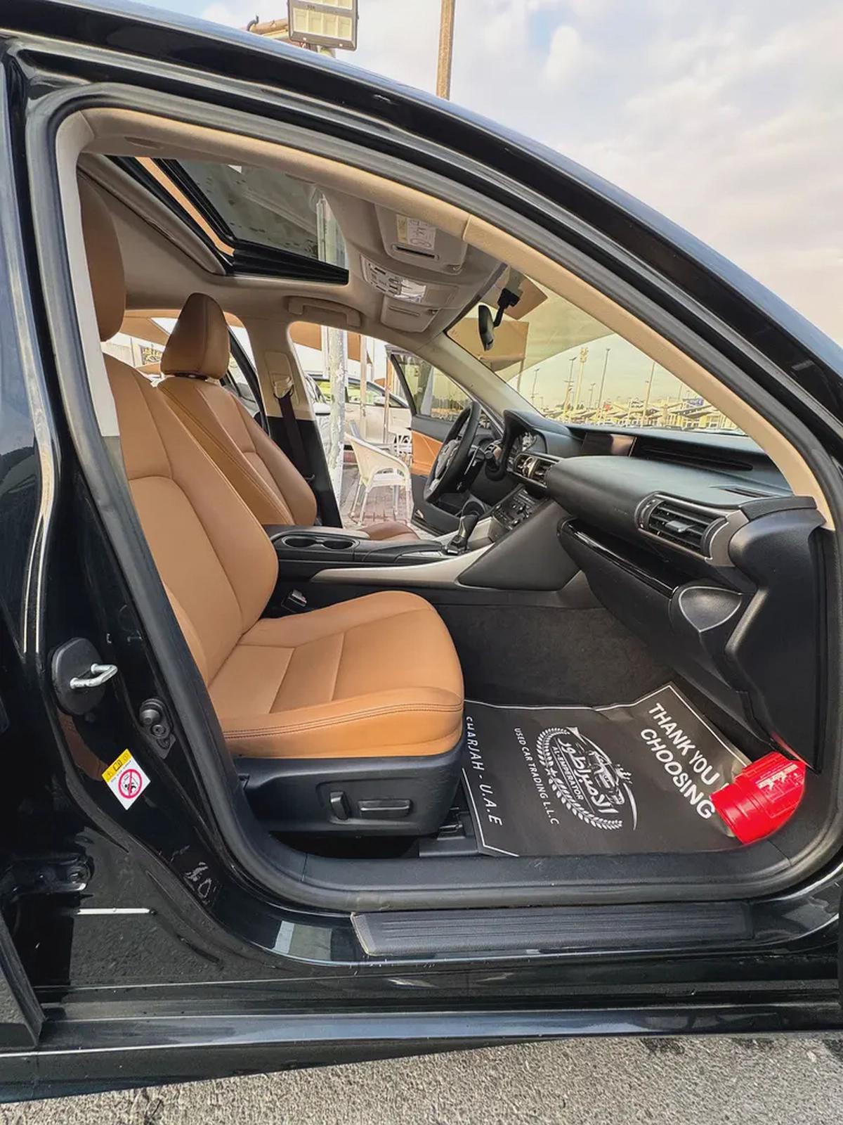 لكزس IS300 موديل 2019 خليجى فل اوبشن بحاله الوكاله-19-19