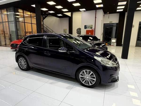 Peugeot 208 Active Plus 2016 - GCC Specs - Perfect City Car!