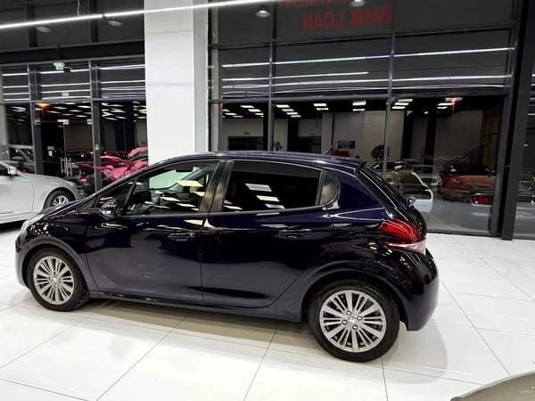 Peugeot 208 Active Plus 2016 - GCC Specs - Perfect City Car!