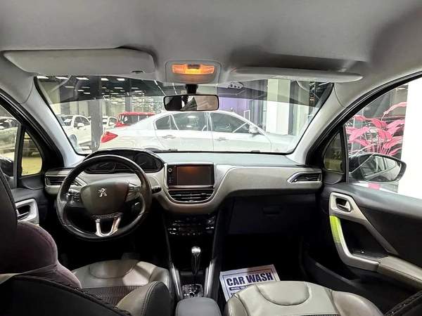 Peugeot 208 Active Plus 2016 - GCC Specs - Perfect City Car!