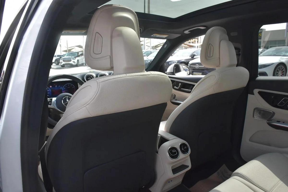 GLC300 4MATIC 2023 | WHITE LIKE-6-6