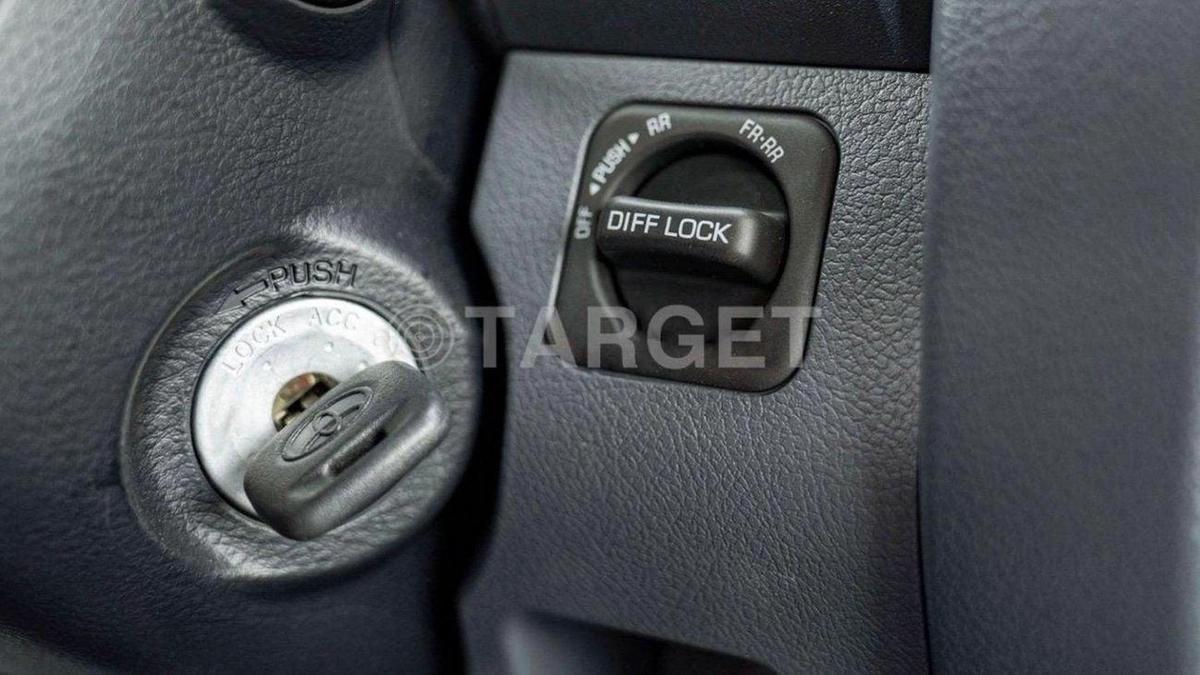 Toyota Land Cruiser Pick Up TOYOTA LAND CRUISER 79 4.2L 4X4 MY2025 diesel-4-4