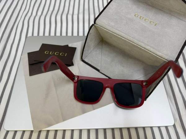Gucci Red Frame Sunglasses with Case and authenticity card –Gucci GG 1116/S (Color Code: M1SBN)