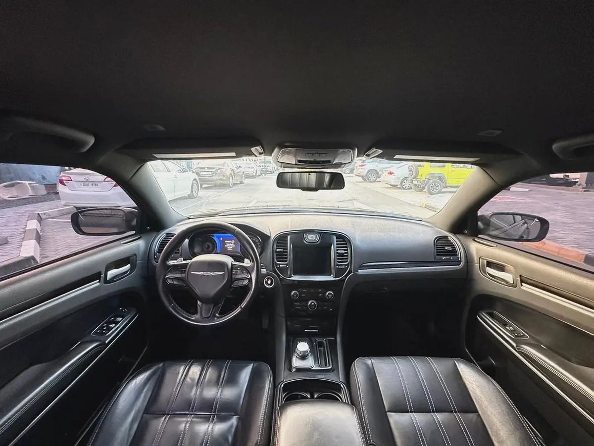 كرايسلر 300c مواصفات امريكية 2020 بحالة جيدة-8-8