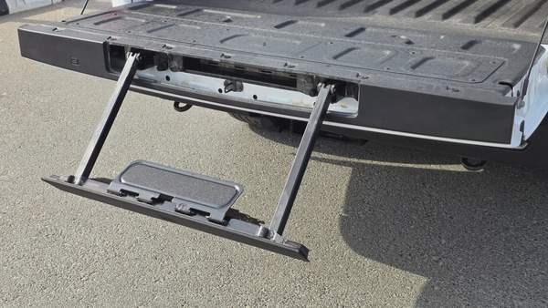 BYD SHARK 6 DMO (White)