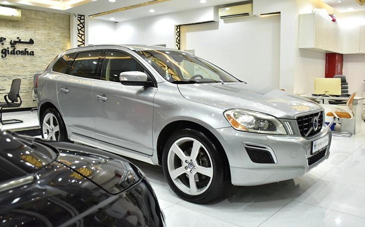 Volvo T6 AWD R-Design ( 2010 Model ) in Silver Color GCC Specs-2-2
