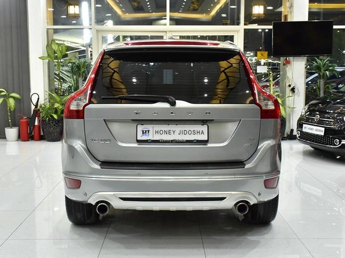 Volvo T6 AWD R-Design ( 2010 Model ) in Silver Color GCC Specs-1-1