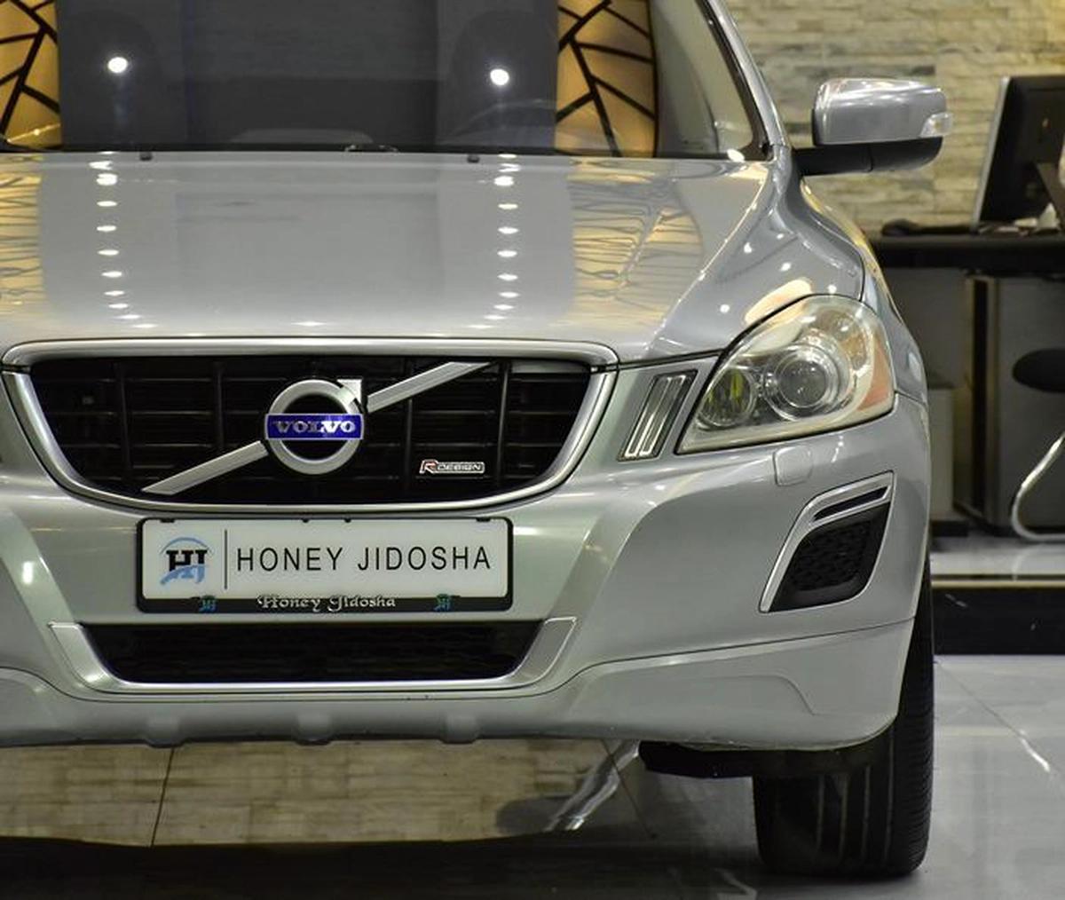 Volvo T6 AWD R-Design ( 2010 Model ) in Silver Color GCC Specs-7-7