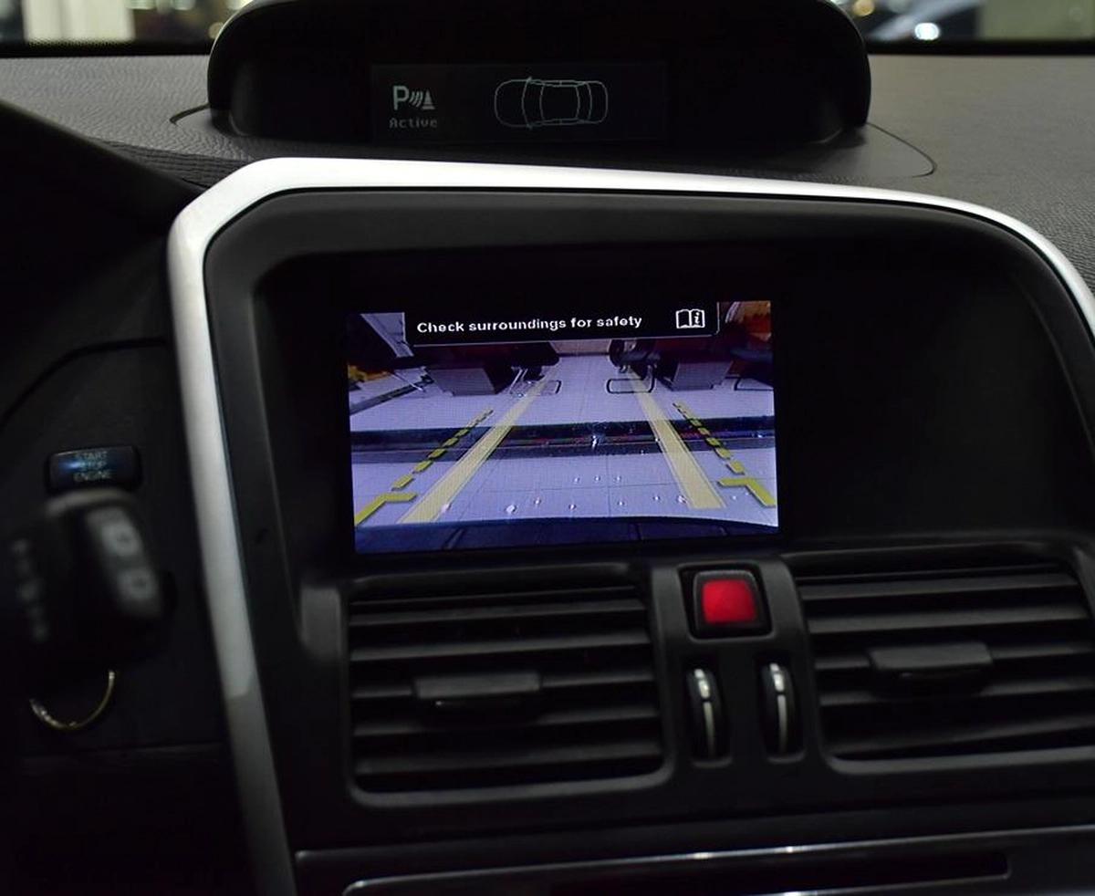 Volvo T6 AWD R-Design ( 2010 Model ) in Silver Color GCC Specs-5-5