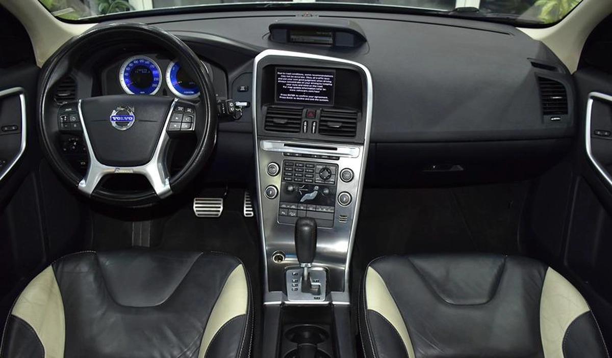 Volvo T6 AWD R-Design ( 2010 Model ) in Silver Color GCC Specs-10-10