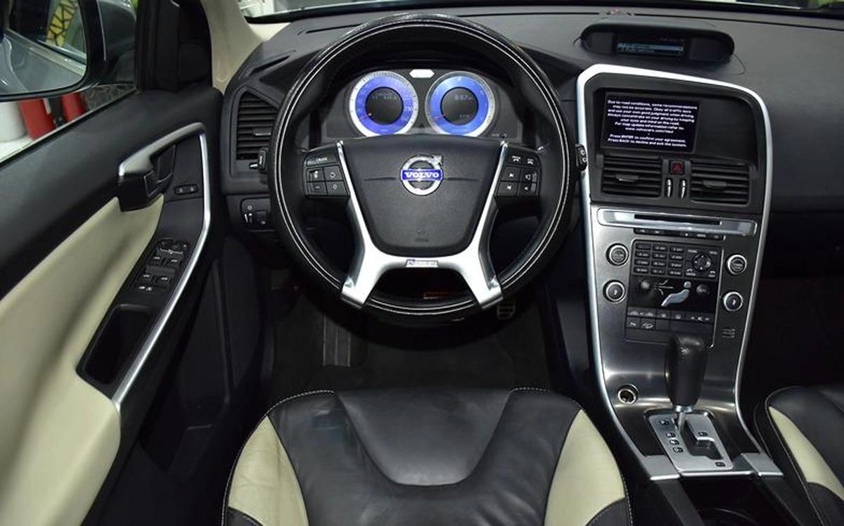 Volvo T6 AWD R-Design ( 2010 Model ) in Silver Color GCC Specs-8-8