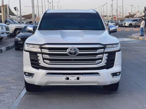 Toyota Land Cruiser VXR Grand Touring 2022 - GCC Specs - Pristine Condition