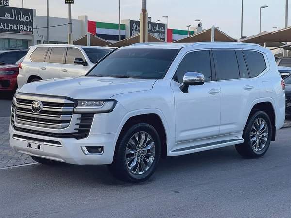 Toyota Land Cruiser VXR Grand Touring 2022 - GCC Specs - Pristine Condition