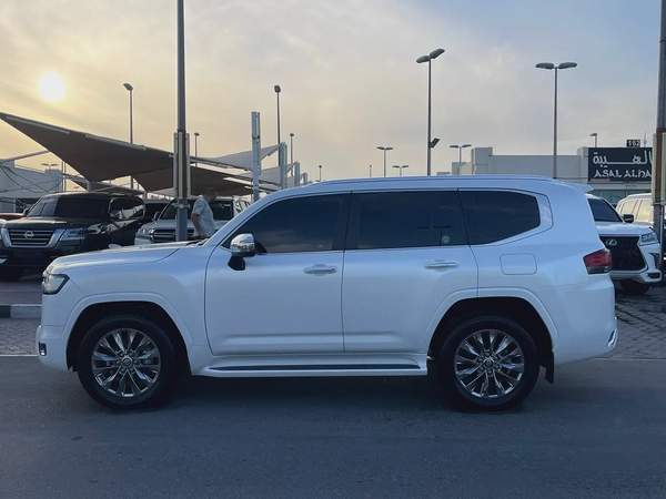 Toyota Land Cruiser VXR Grand Touring 2022 - GCC Specs - Pristine Condition