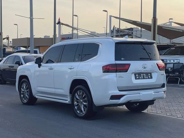 Toyota Land Cruiser VXR Grand Touring 2022 - GCC Specs - Pristine Condition