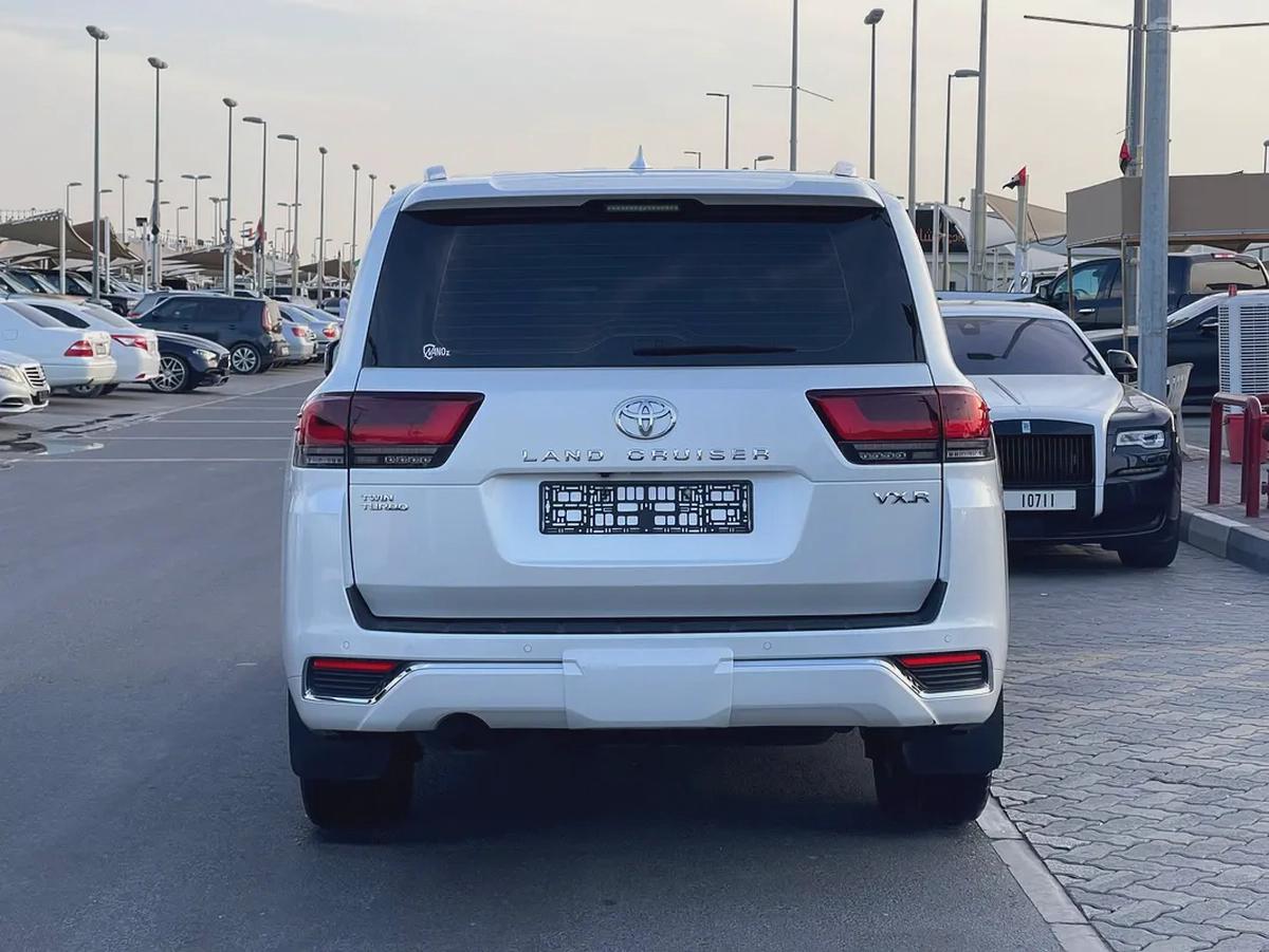 Toyota Land Cruiser VXR Grand Touring 2022 - GCC Specs - Pristine Condition-4-4