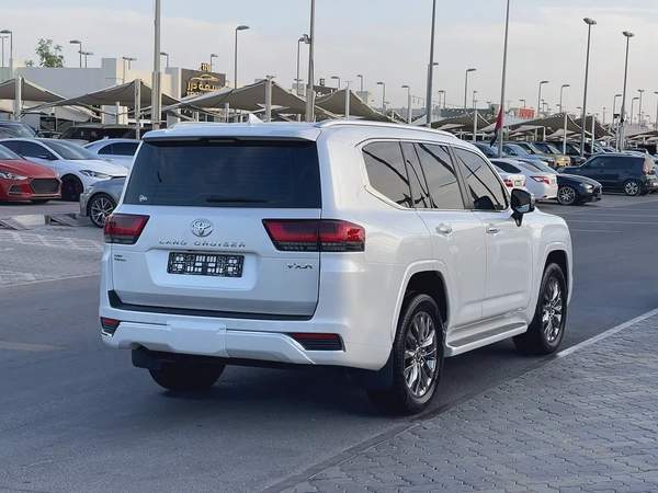 Toyota Land Cruiser VXR Grand Touring 2022 - GCC Specs - Pristine Condition