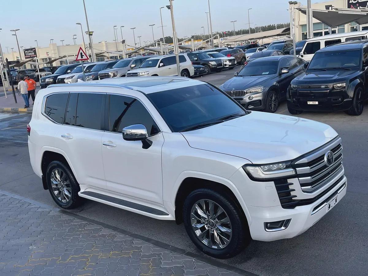 Toyota Land Cruiser VXR Grand Touring 2022 - GCC Specs - Pristine Condition-8-8