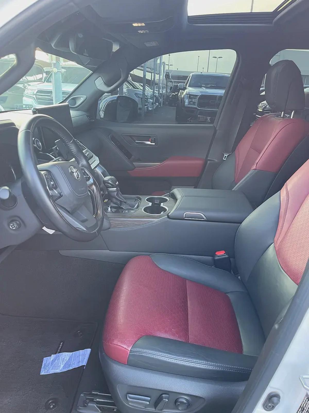 Toyota Land Cruiser VXR Grand Touring 2022 - GCC Specs - Pristine Condition-10-10