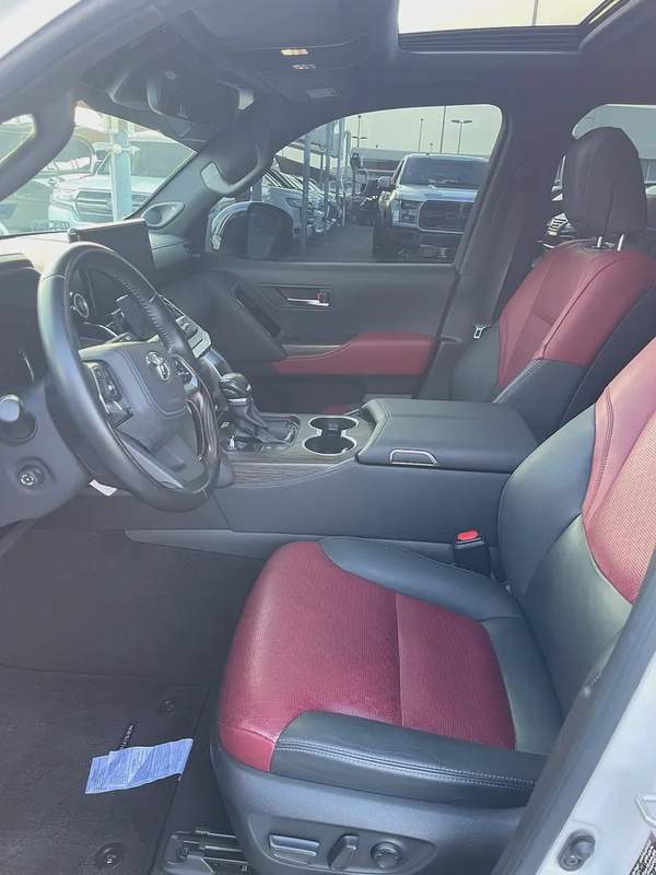 Toyota Land Cruiser VXR Grand Touring 2022 - GCC Specs - Pristine Condition