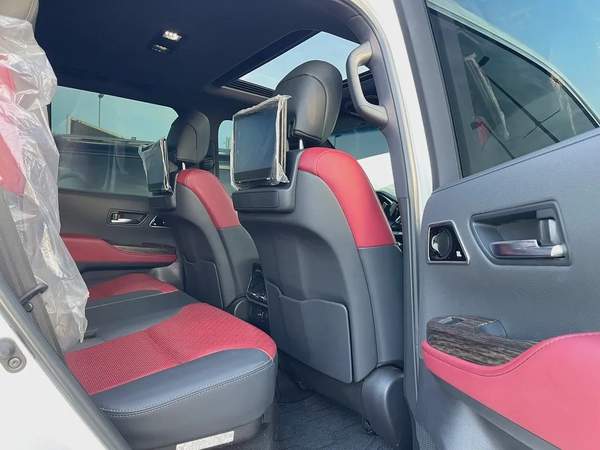Toyota Land Cruiser VXR Grand Touring 2022 - GCC Specs - Pristine Condition