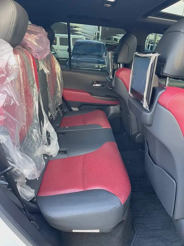 Toyota Land Cruiser VXR Grand Touring 2022 - GCC Specs - Pristine Condition