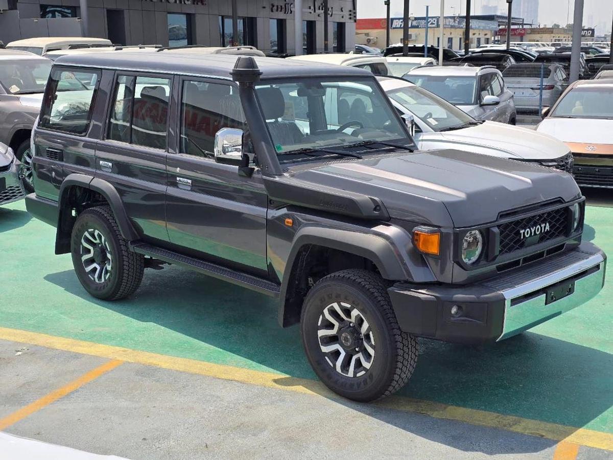 Toyota Land Cruiser 70 LX V6 4.0-2-2