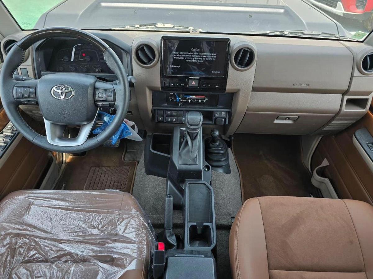 Toyota Land Cruiser 70 LX V6 4.0-3-3