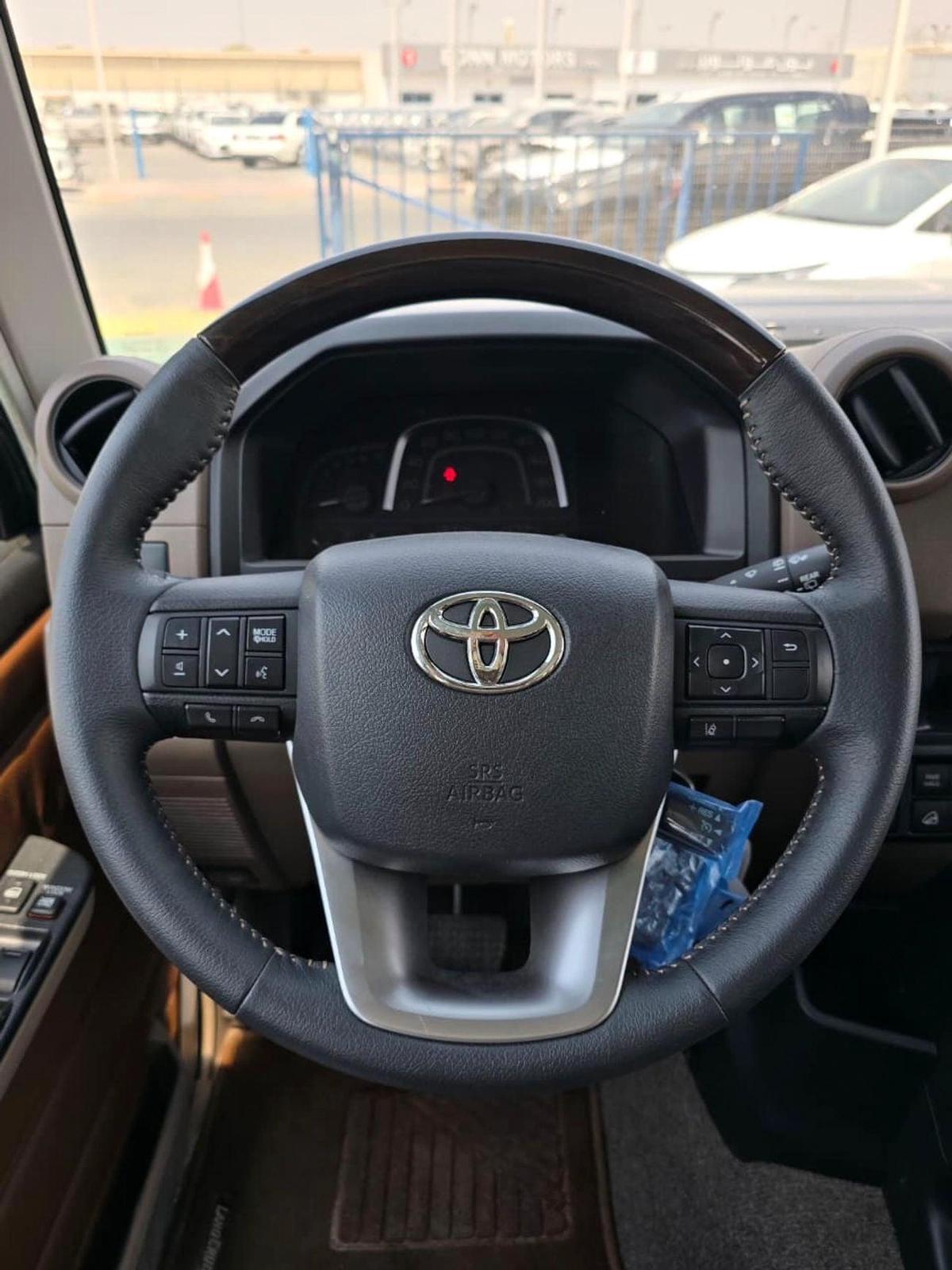 Toyota Land Cruiser 70 LX V6 4.0-4-4