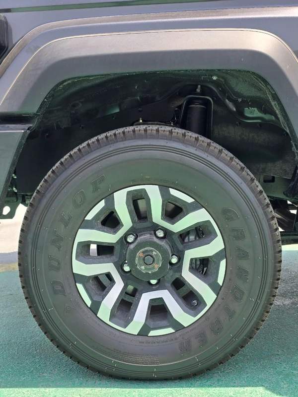 Toyota Land Cruiser 70 LX V6 4.0
