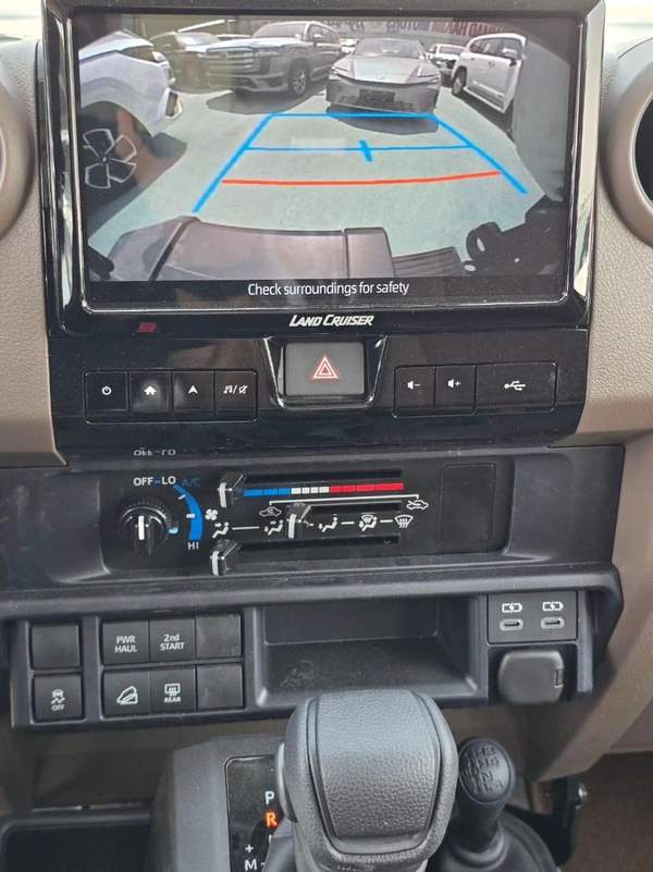 Toyota Land Cruiser 70 LX V6 4.0