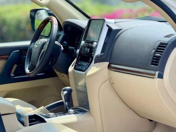 LAND CRUISER EX. R V6 | GCC SPECS | YEAR: 2017 | KMS: 218,000 | FULL-SERVICE HISTORY